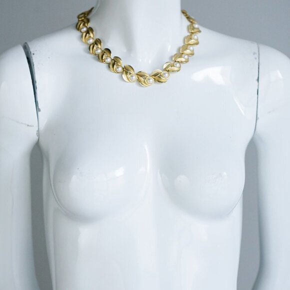Vintage Gold Tone  an Faux Pearl Articulated Choker - Picture 2 of 8
